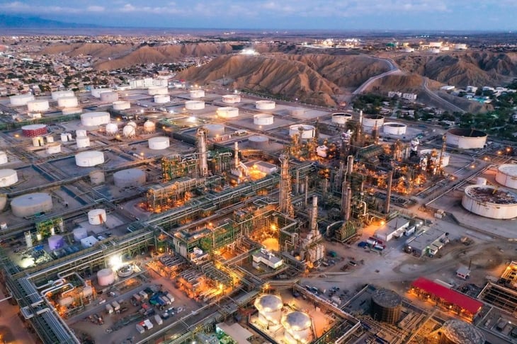 El presidente de Perú pone en marcha la mayor refinería de su país