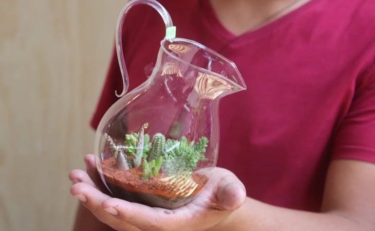 Con vasos y floreros mantienen viva la tradición del vidrio soplado