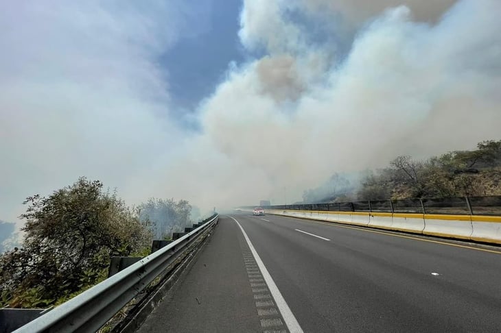 Incendio provoca caos vial en la autopista México-Cuernavaca