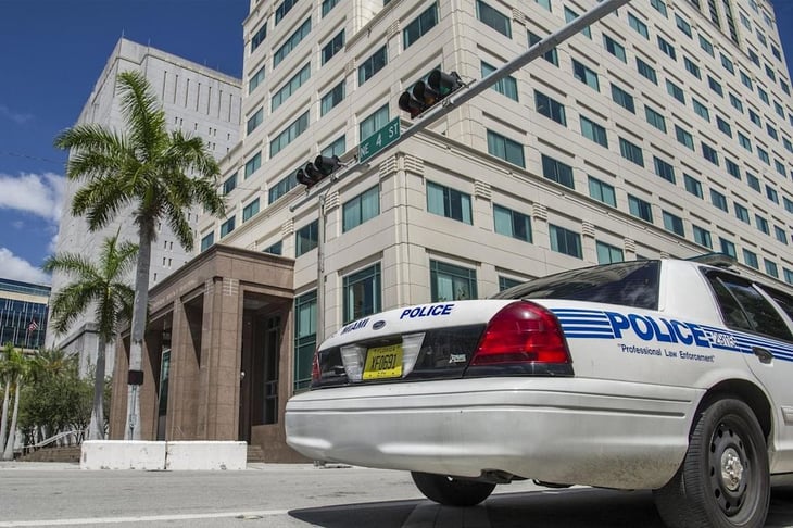 Una joven es detenida en Florida por intentar estrangular a uno de sus hijos