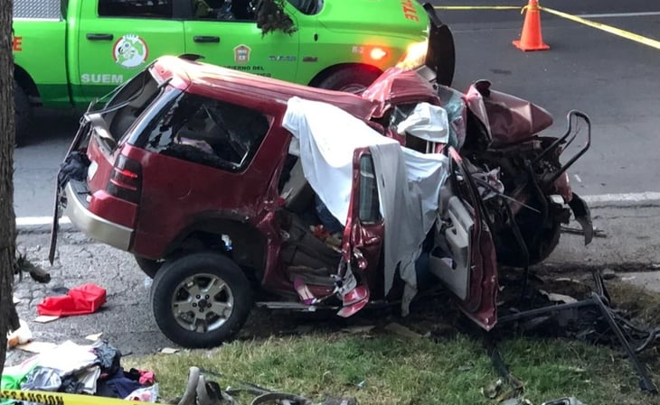Camión embiste a camioneta en autopista México-Toluca; hay 4 muertos