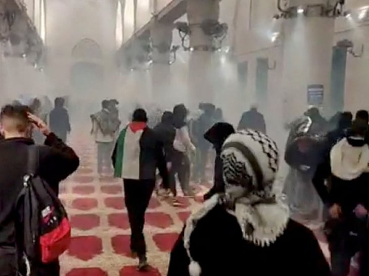 Policía de Israel y Palestinos se enfrentan en mezquita; hay al menos 152 heridos