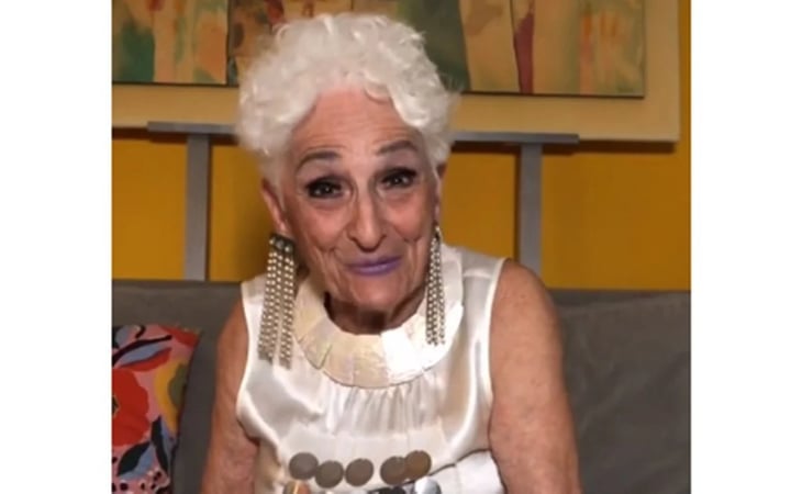 Hattie Retroage, la coach sexual de 85 años que triunfa en Tinder