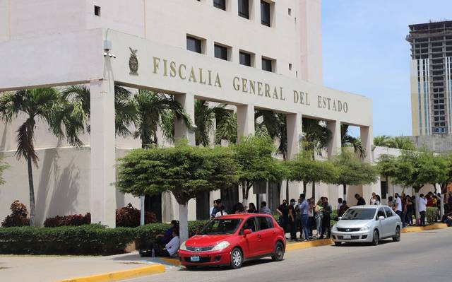 Entregan documentos los aspirantes a cargos en la Fiscalía de Sinaloa
