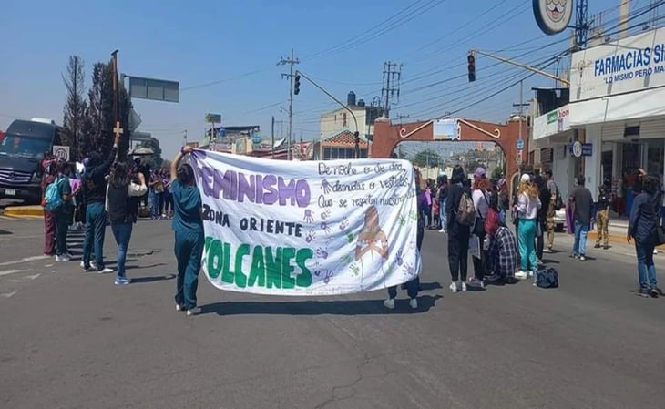 Feministas bloquean la México-Cuautla por asesinato de una mujer