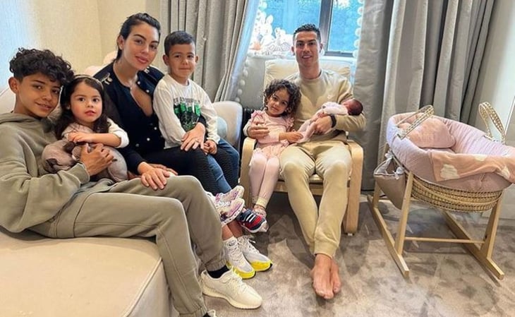 Cristiano Ronaldo presenta a su hija