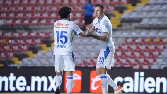 Pablo Aguilar rescata a Cruz Azul en un desabrido partido ante Gallos Blancos