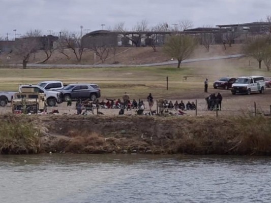 El río Bravo arrastra indocumentado y a militar de Texas que intentaba rescatarlo