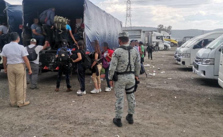 Detienen a 330 migrantes en operativo en autopista Puebla-Orizaba