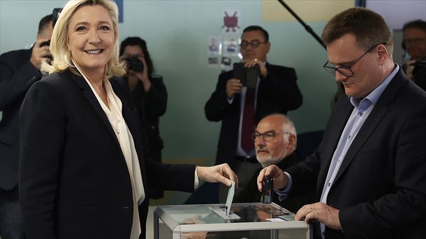 Le Pen, en cabeza en la mayoría de los territorios franceses de ultramar