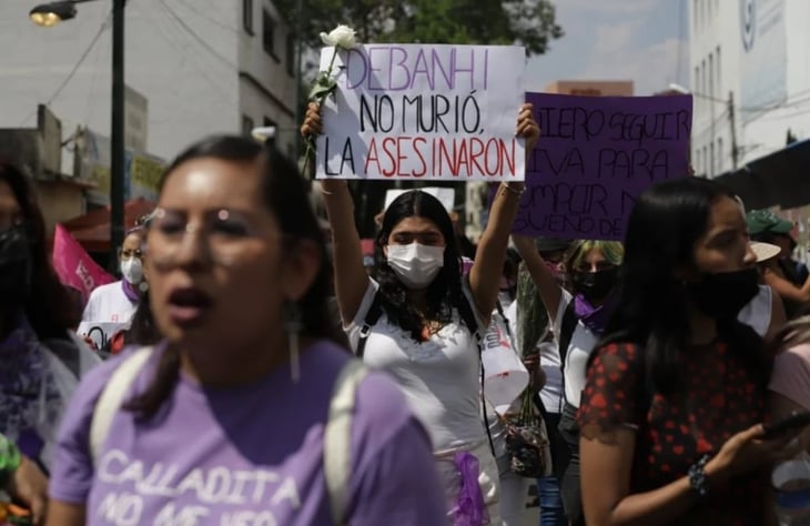 Protestan feministas en Fiscalía CDMX por caso Debanhi Escobar