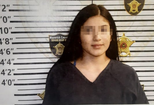 Mujer de 20 años transportaba a 10 indocumentados en Eagle Pass