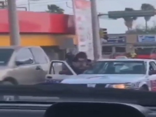 VIDEO: En Acuña intentan subir a la fuerza a mujer en taxi