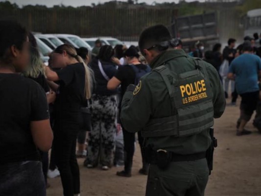 Vigilan la frontera solo el 40% de agentes de la Patrulla Fronteriza, el resto procesa a indocumentados