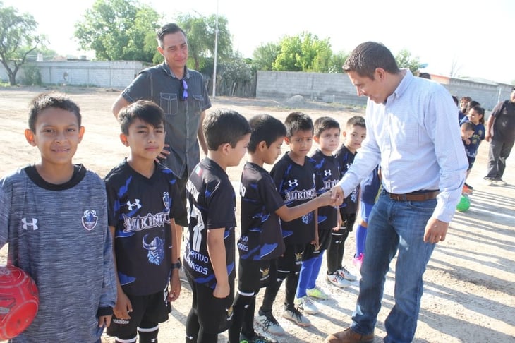 San Buena celebra a los niños con un exhágonal de fútbol