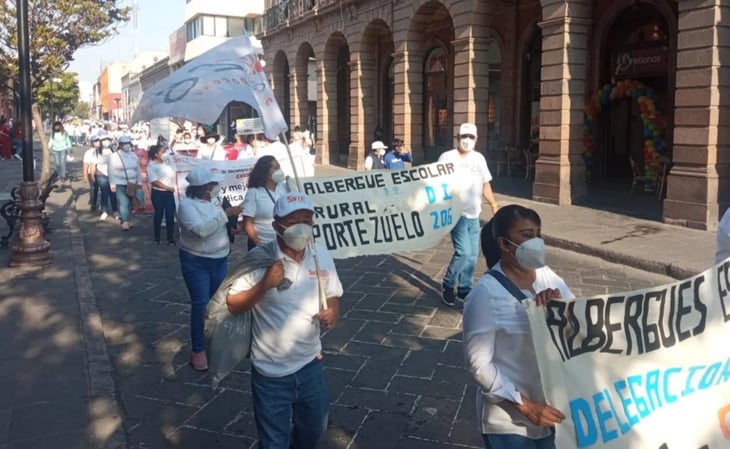 Marchan sindicatos y gremios en SLP con motivo del Día del Trabajo