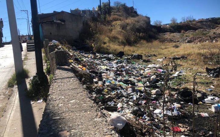 Ciudadanos generan basureros clandestinos en las colonias de Monclova