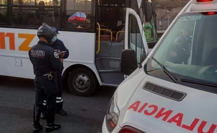 Hombres armados asaltan autobús de pasajeros y lesionan a chofer