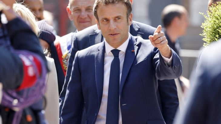 Macron pide a Rusia que permita que prosigan las evacuaciones de Azovstal