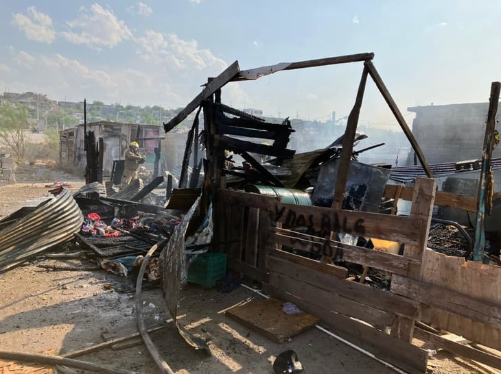 Incendio deja a madre soltera y sus 7 hijos sin vivienda en la colonia 21 de Marzo de Monclova