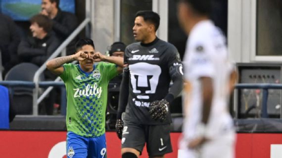 Raúl Ruidíaz se burló de Alfredo Talavera tras primer gol de Seattle