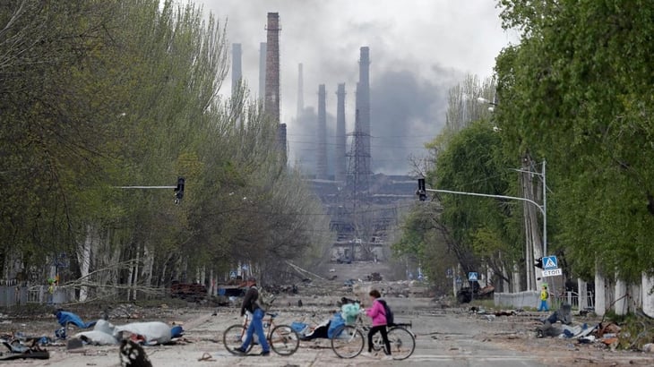 Ucrania confirma que continúa el asalto ruso a la acería Azovstal