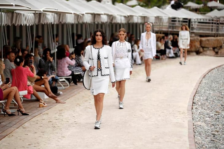 Chanel vuelve a sus raíces más 'chic' con un desfile en Mónaco