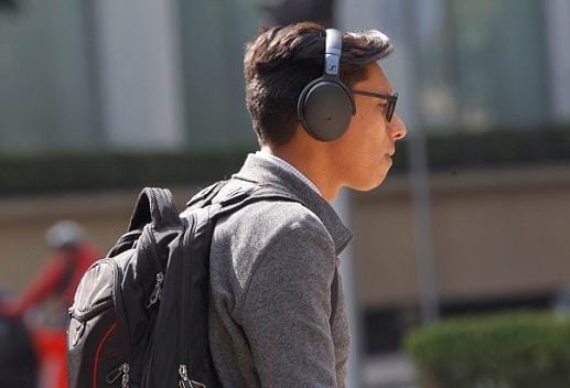 El uso frecuente de audífonos provoca daños irreversibles