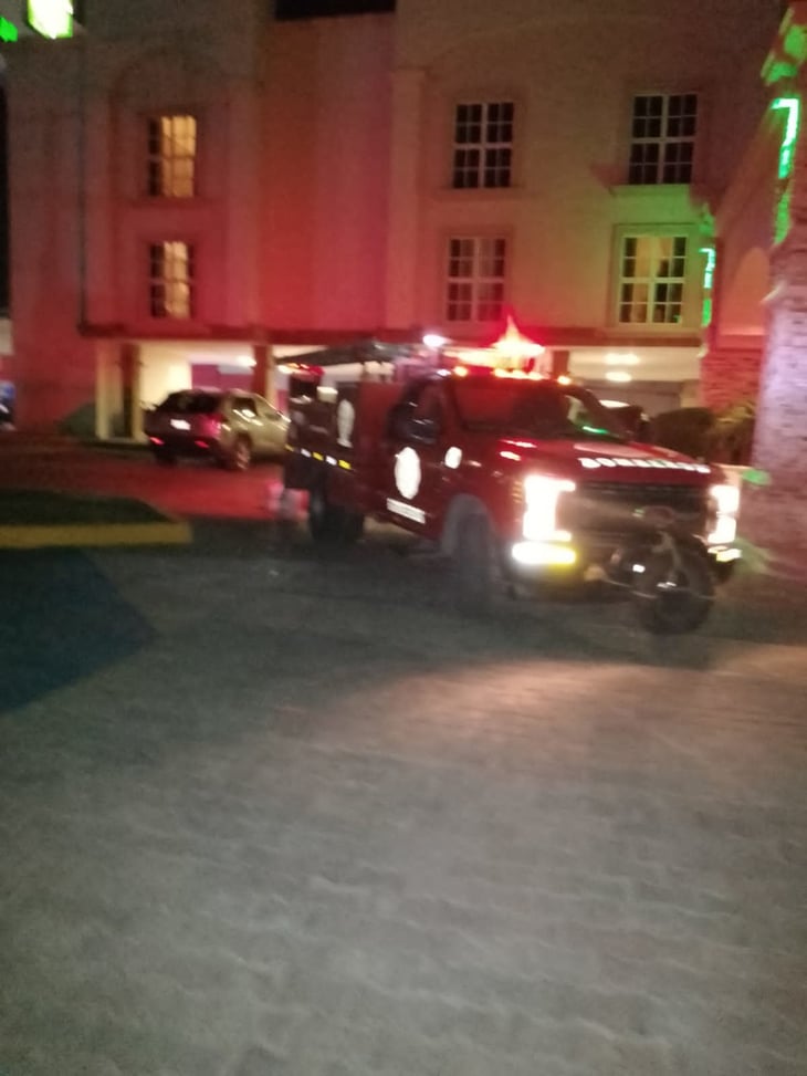 Trasformador de luz del hotel Holiday Inn de Monclova se incendia