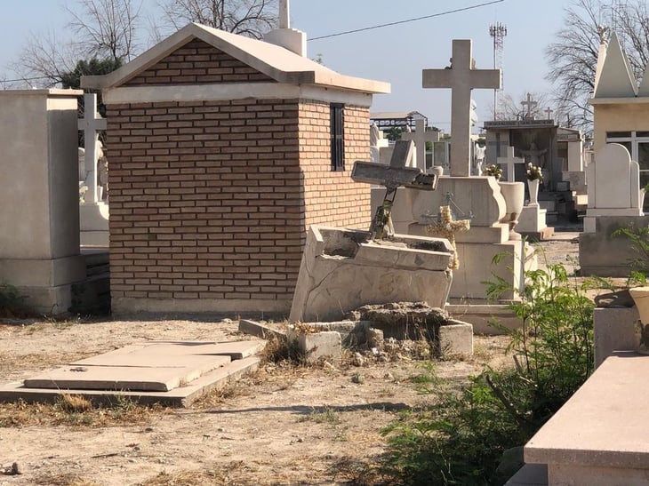100 tumbas  abandonadas en el panteón Guadalupe