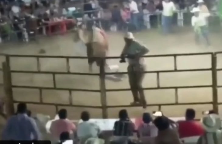 Hombre muere aplastado por un toro durante jaripeo en Guerrero