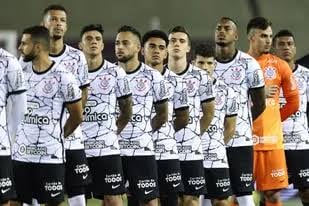 Corinthians sigue firme, Flamengo cae en derbi carioca y Santos golea