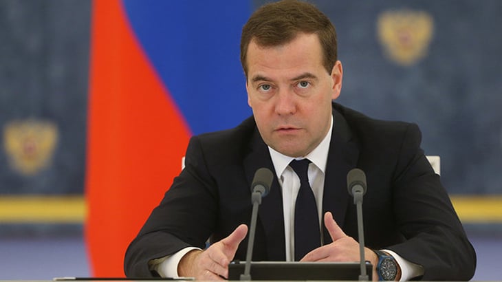 Medvédev acusa a EU de librar una guerra 'proxy' contra Rusia