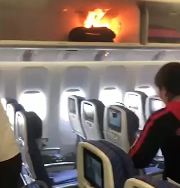 Un avión se incendia al salirse de la pista de despegue en el centro de China