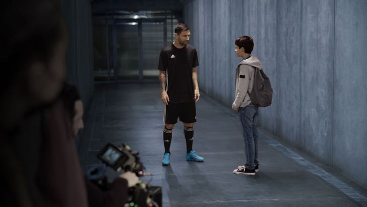 Messi se encuentra con Messi: ¿Cómo es el nuevo comercial que tiene a Lionel como doble protagonista?