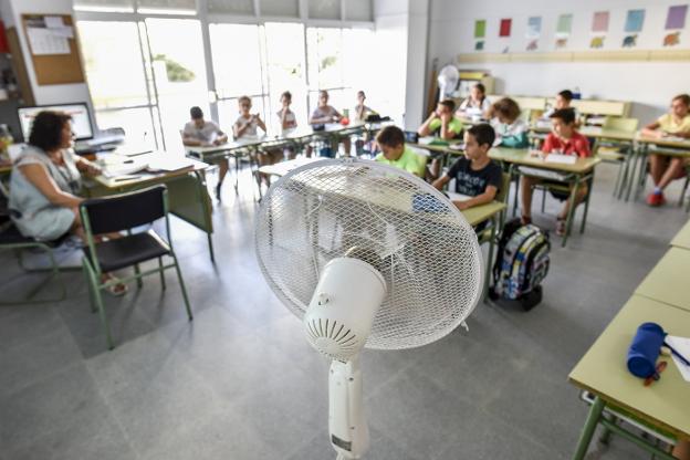 Papás: 'el aire acondicionado en escuelas es necesidad no lujo'
