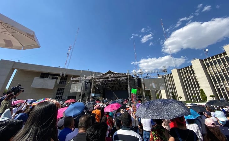 Abarrotan explanada de la Cuauhtémoc por concierto de Ángeles Azules