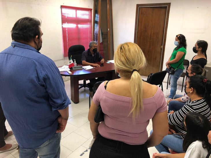 Padres de familia se manifiestan en Servicios Educativos para que brinden mantenimiento a la primaria José María Morelos y Pavón