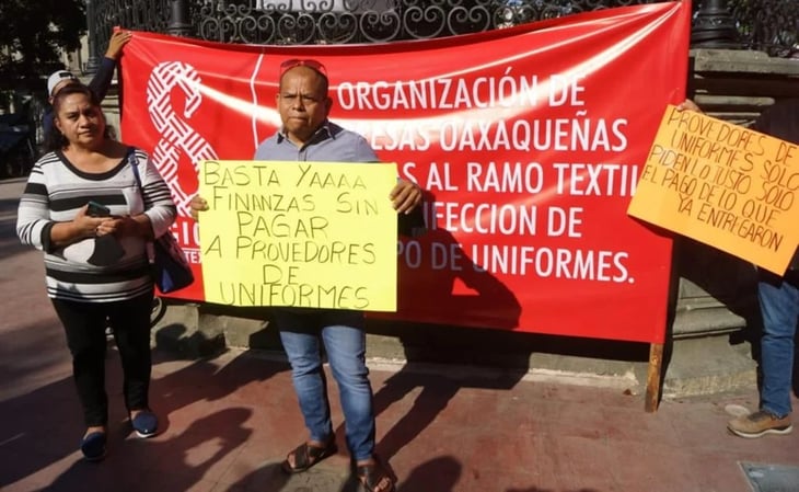 Proveedores de uniformes en Oaxaca exigen pago de adeudo de 90mdp