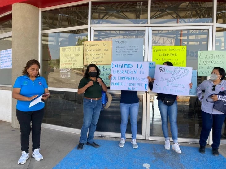 Profesores de la Mixteca de Oaxaca exigen liberación de compañeros