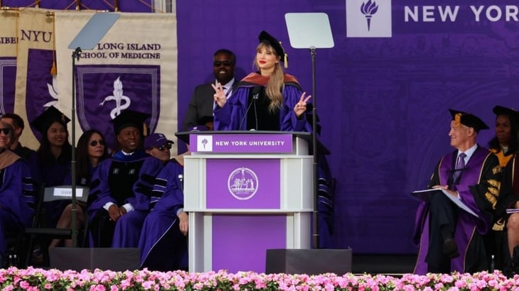 Recibe Taylor Swift doctorado honoris causa en la Universidad de NY
