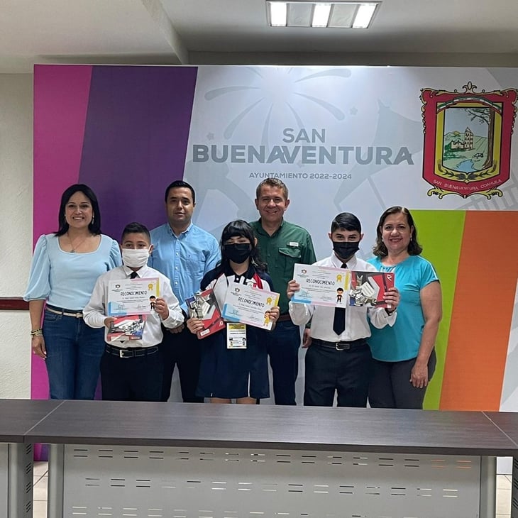 Autoridades de San Buenaventura reconocen a niños de Olimpiada del Conocimiento