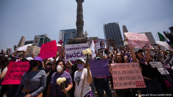 Feministas protestan contra desapariciones y violencia de género en México