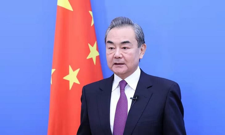 Wang Yi afirma que 'los países BRICS deberían dar tres ejemplos' al mundo