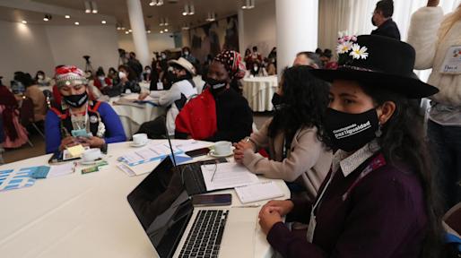 Bolivianas oyen experiencias de extranjeras para impulsar una agenda de paz
