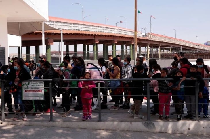 Juez bloquea plan para levantar restricciones fronterizas a migrantes