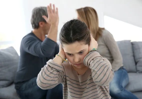 ¿Cómo afecta el divorcio a los hijos adolescentes?