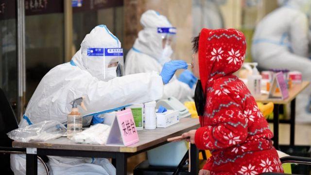 China notifica una muerte y 156 nuevos contagios de covid-19, 141 locales