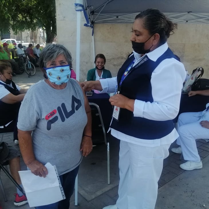 Módulo de vacunación regresa a la Plaza Principal de Monclova