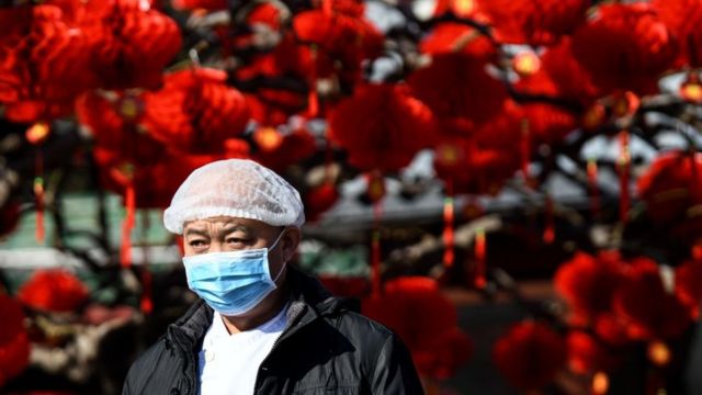 China admite que rebrotes dañaron su economía más que al inicio de pandemia